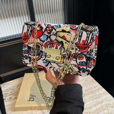 Bolso pequeño con grafiti para mujer, cartera de mano femenina de moda de verano 2024 con solapa para teléfono, bolso de mano de noche, bolso cruzado para mujer, bolsos de hombro con cadenas