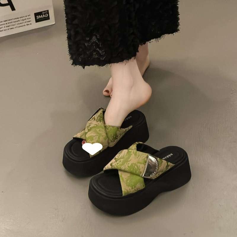 8Cm thick-soled cool slippers women's summer wear 2025 new small muffin soft-soled heightening sandals