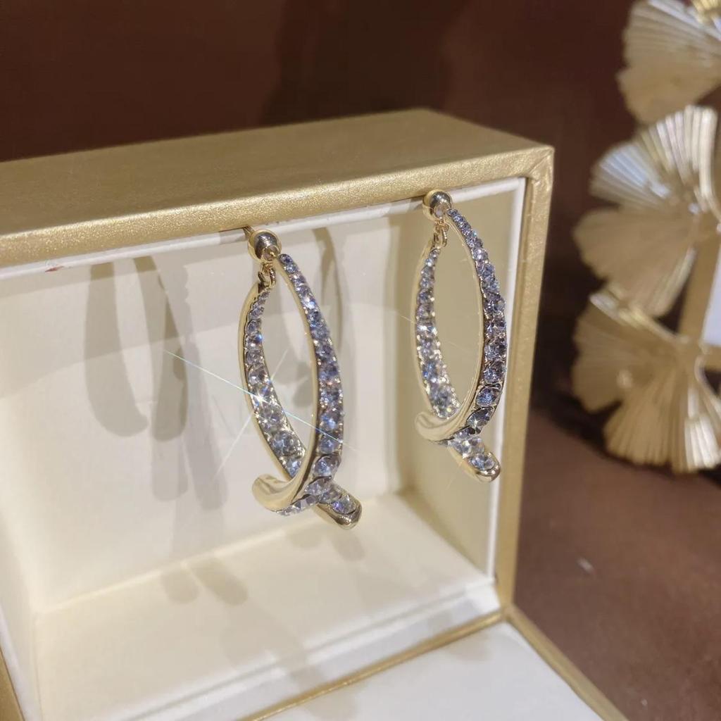 925 Sølv Douyin Kors & Diamant Øredobber: Dynamisk vridningsdesign med fe foran og bak