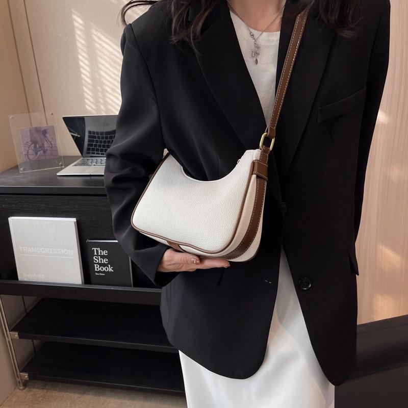 Trendy Urban Minimalistic Women's Handbag 2023 Small Crossbody Bag