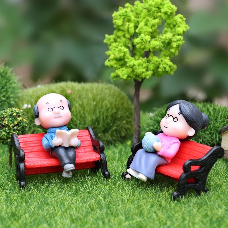 Adorable Grandpa & Grandma On Park Bench Micro Landscape Ornament