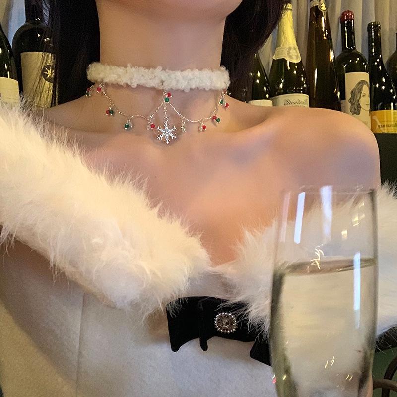Collier Double Couche Flocon de Neige 2024: Chaîne Choker en Peluche pour Femme - Accessoire d'Hiver Parfait