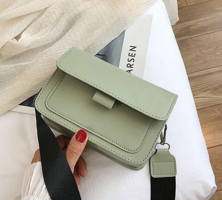 New Small Bag Women's 2023 Spring New Fashion INS Trendy Wide Shoulder Strap Small Square Bag Retro One Shoulder Crossbody Bag