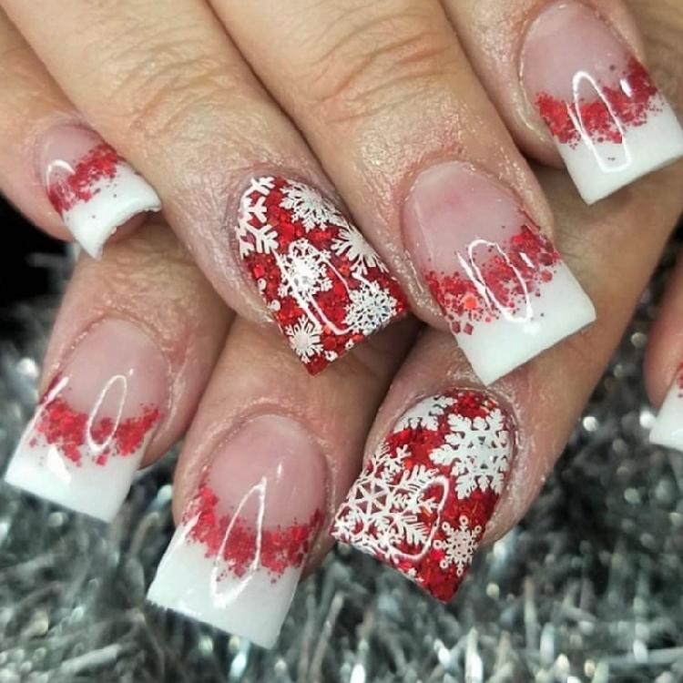 

Short Square False Nails Christmas Press On Nails Snowflake Full Cover Stick on Nails French Tip Nails Artificial Nails 1