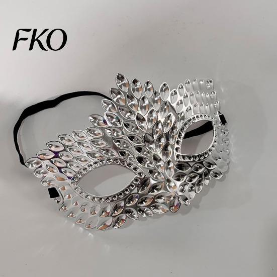 Comfortable Fit Face Mask Rhinestone Masquerade Mask, Adjustable Eye for Halloween Party Ball Gala Women Cosplay, Sparkling Hollow Costume Dance Photo