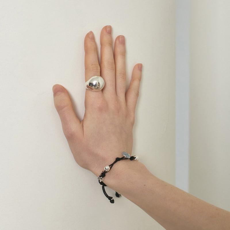 HYPNOTIZE SILVER BALL STRING BRACELET_BLACK