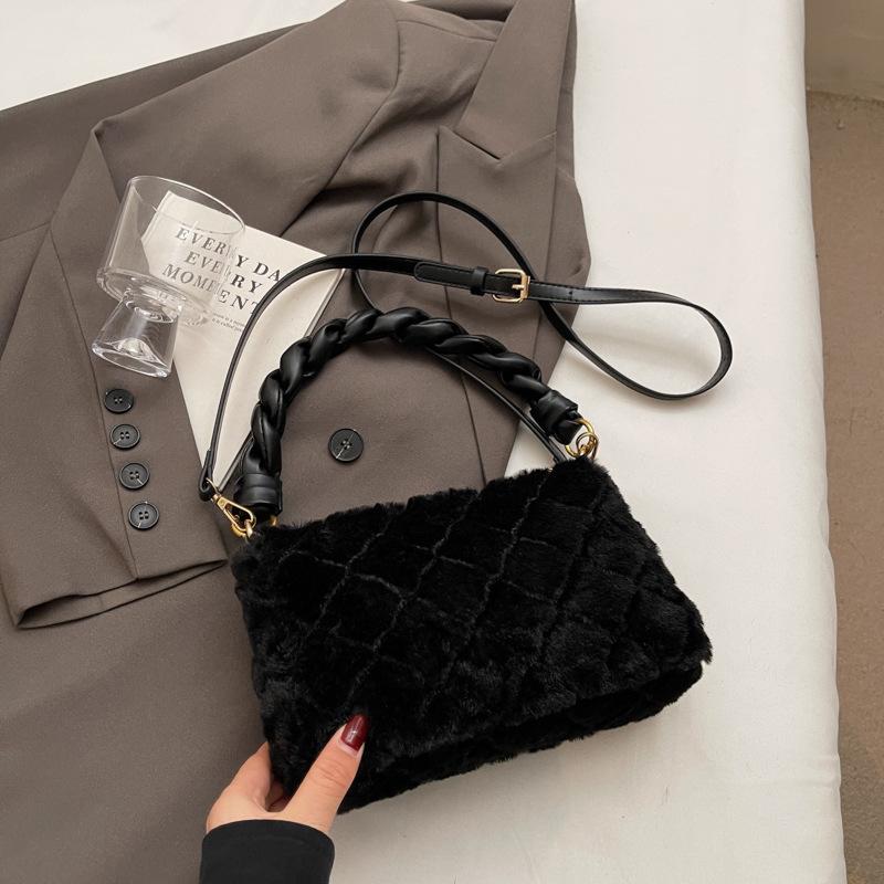 

Handbag female niche design wool bag 2025 winter new casual fashion plush shoulder bag small bag