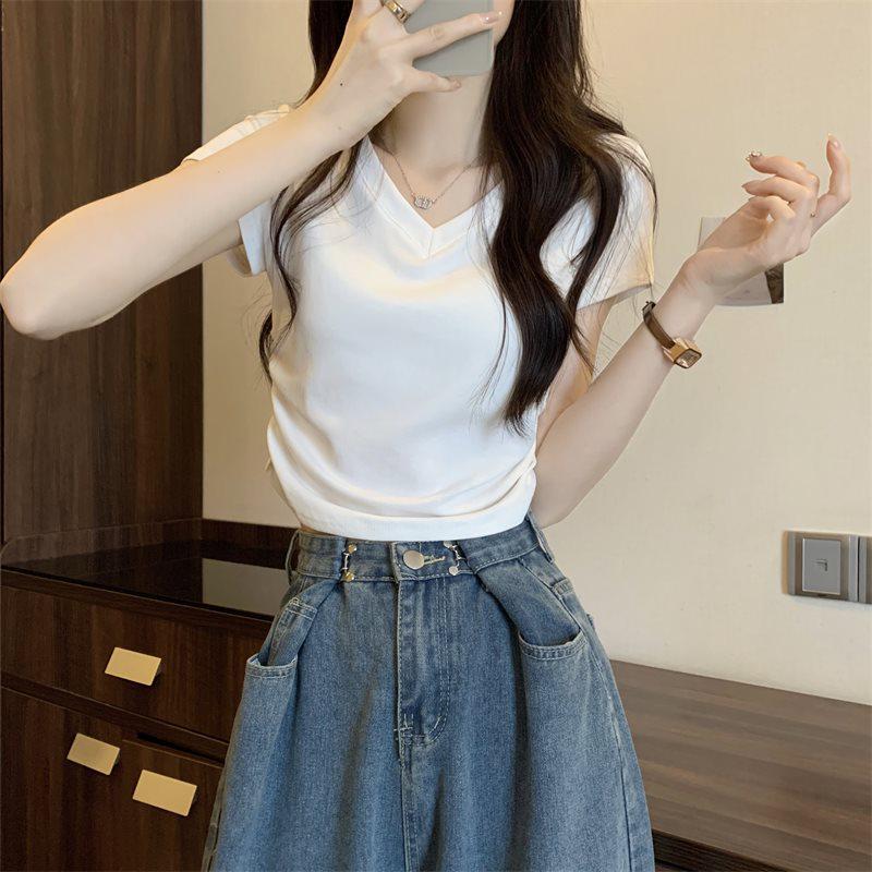 Women's Summer V-Neck Short-Sleeve Slim-Fit High-Waisted Pleated Straight Shoulder T-Shirt with French Design