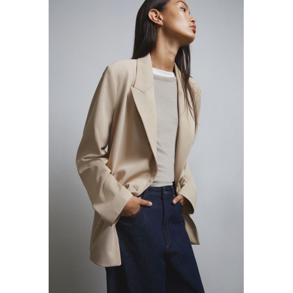 

Двубортный пиджак HM бежевого цвета