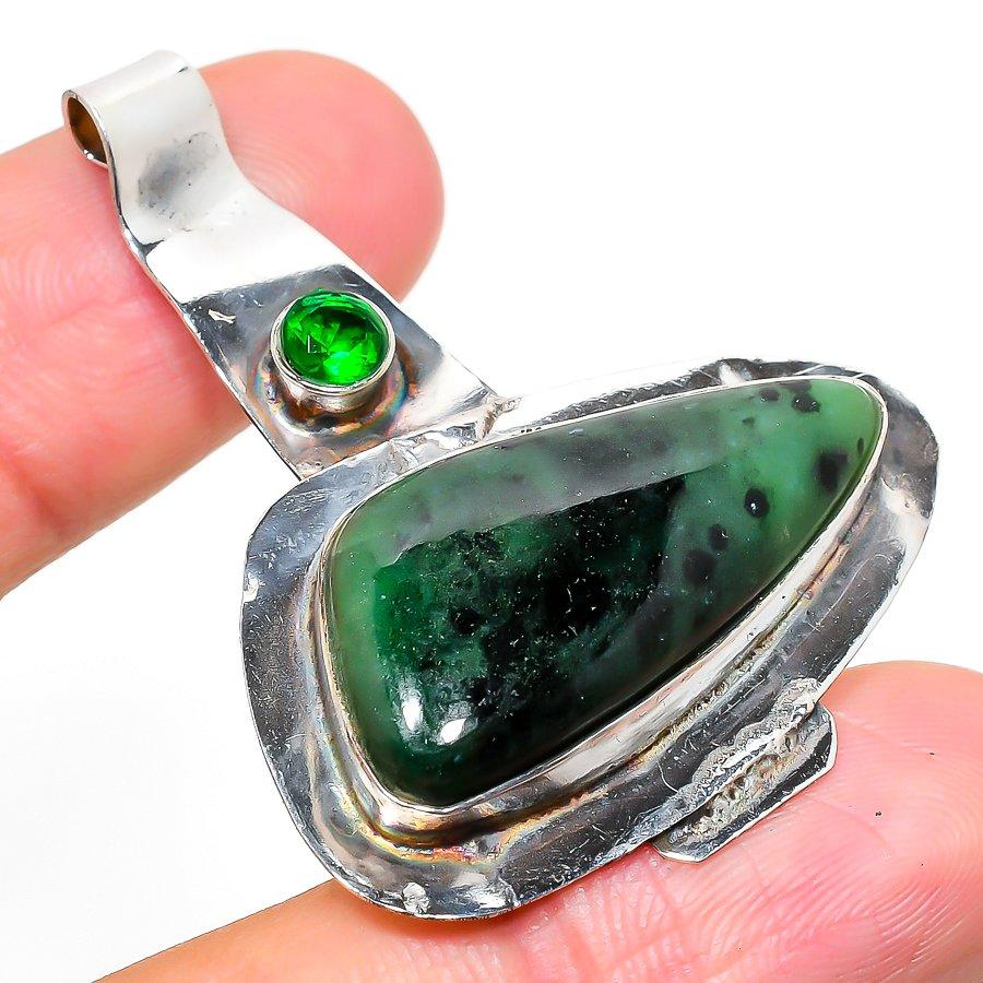 

Подвеска из серебра 925 пробы с натуральным нефритом и диопсидом 1,97 дюйма F4J28