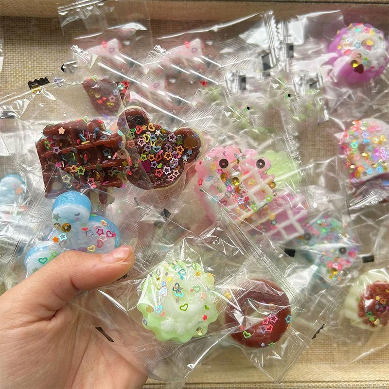 

10 шт. Мини Таба Сквэши Пончик Щипок Клайдб Игрушки Пушистый Чизкейк Печенье Тост Вафля Мороженое Непоседа Игрушки Детские Подарки на День Рождения