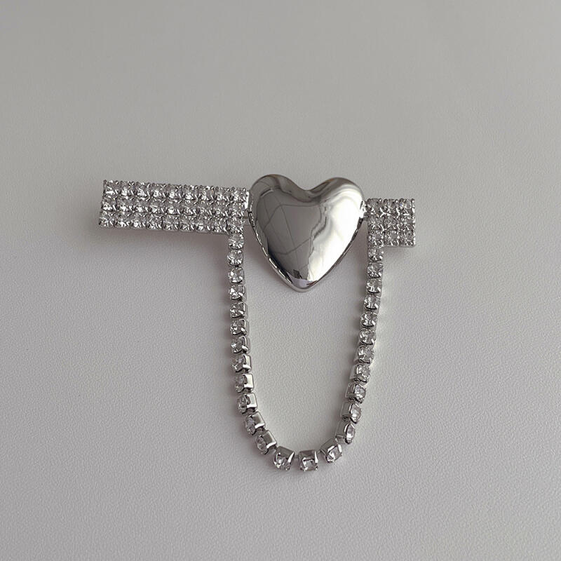 Punk Full Rhinestone Heart-Shaped Brooches for Women Men Exquisite Fashion Suit Corsage Pins Accessories Party Jewelry Gifts