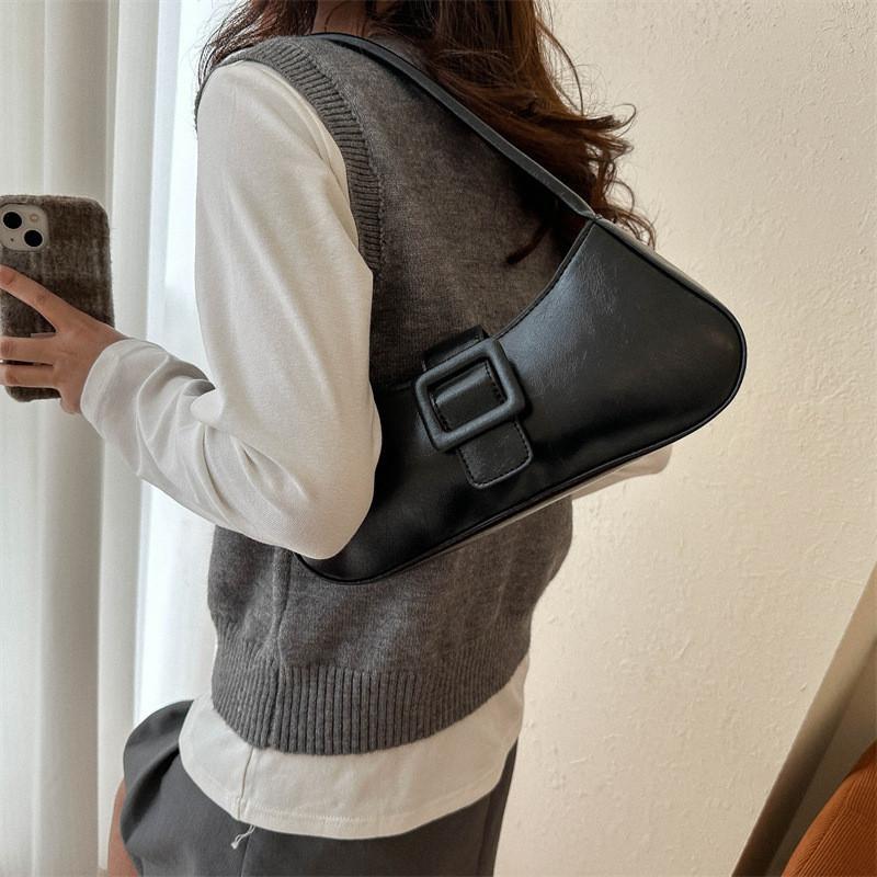 Chic Street Style Shoulder Bag For Women In Solid Black Or Brown Perfect For Daily Use