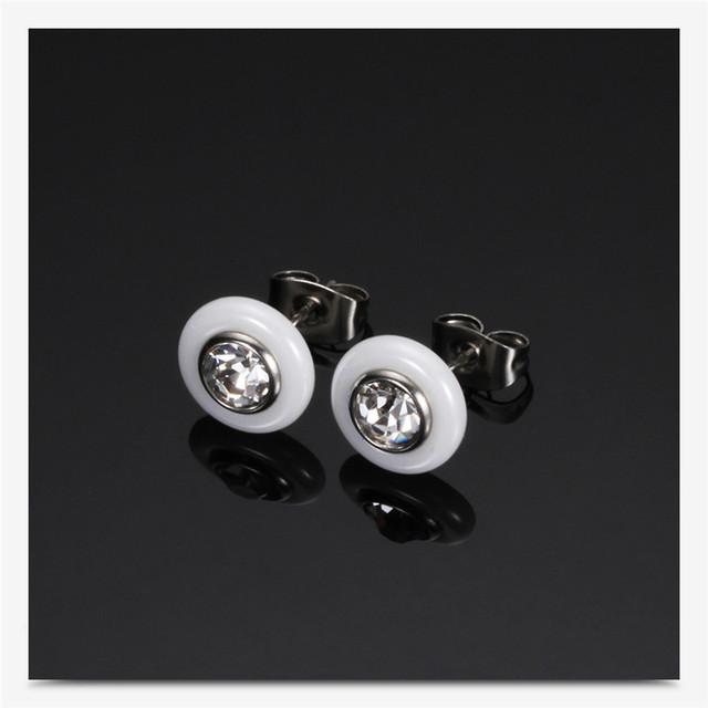 

Керамические инкрустированные циркониевые женские кристаллы из австрийской новой моды титановые стальные серьги подходят женщинам белый