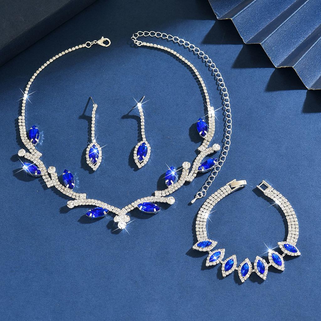 European and American Light Luxury Court Style Full Diamond Geometric Collarbone Chain New High-end Rhinestone Leaf Necklace Earrings Set Female 2026