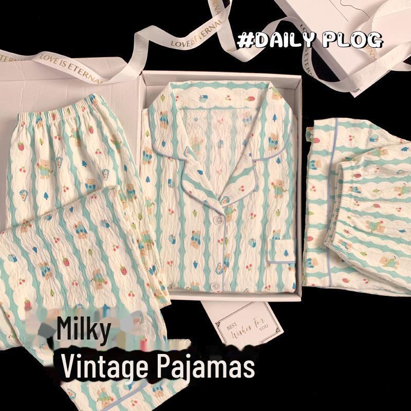 Sommerlicher Pyjama aus Baumwolle mit Blumenmuster: Dreiteiliges Kurzarm-Set im japanischen Stil für Damen – süße Homewear im Stil der Internet-Prominenten.