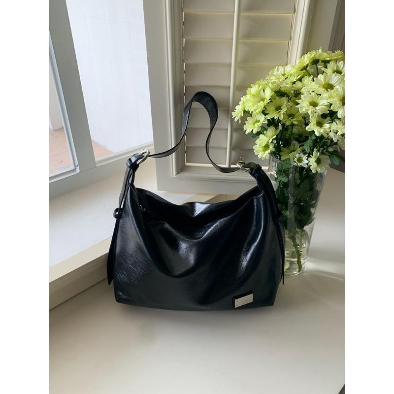 

Versatile soft leather bag women s new commuter class large-capacity tote bag retro shoulder messenger bag чёрный