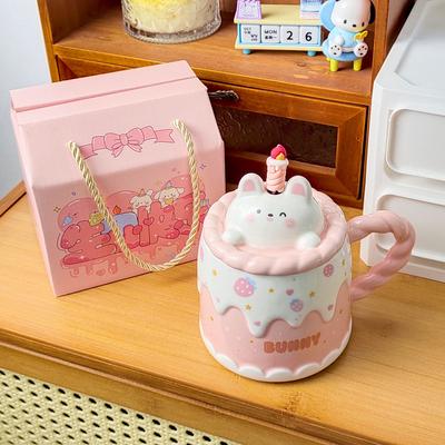 Tazza carina per torta di compleanno con coperchio e cucchiaino, tazza da caffè in ceramica con animale dei cartoni animati, tazza da ufficio dall'aspetto elegante per acqua