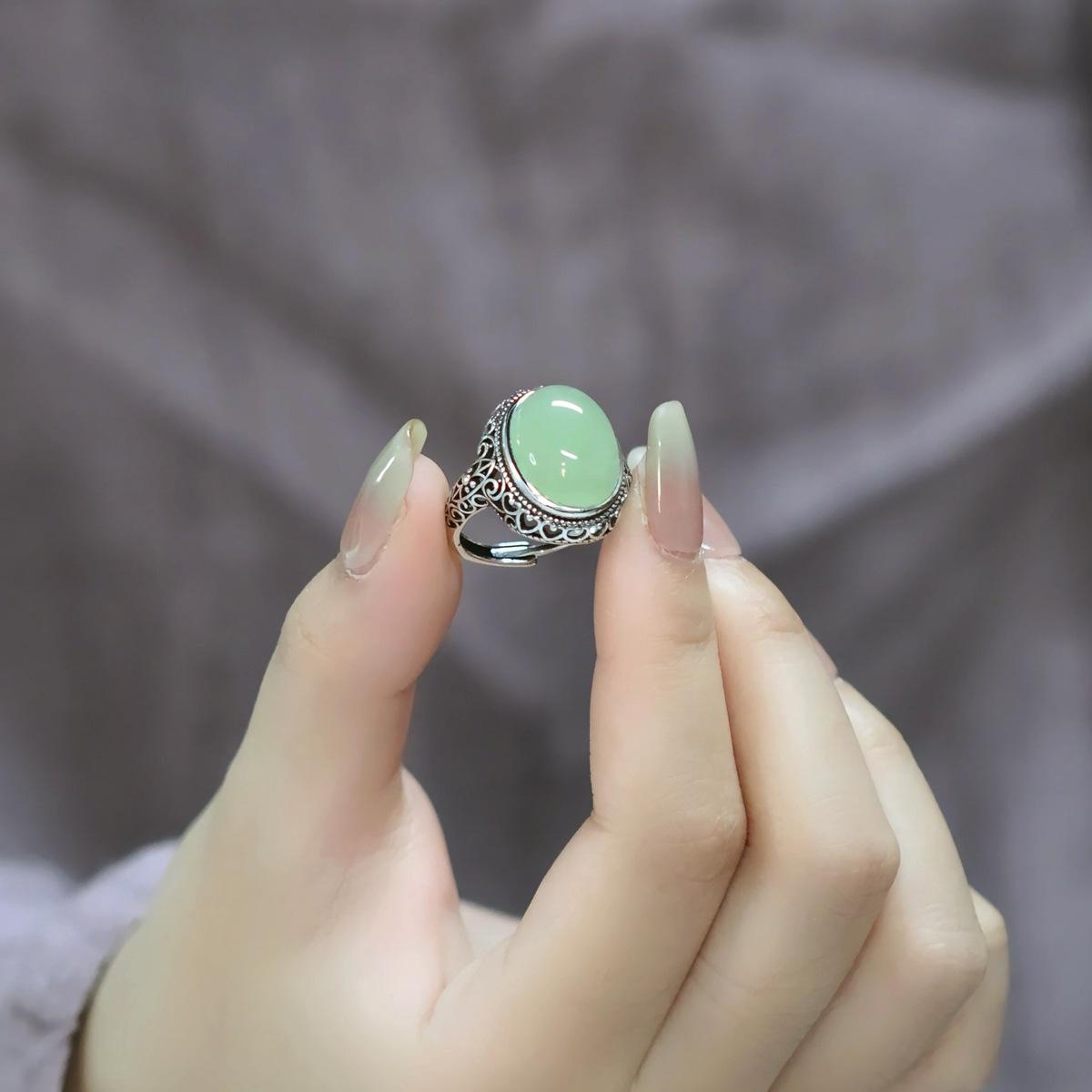

Ретро китайское кольцо с открытой шинкой в форме яйца из нефрита - этнический стиль, нишевый дизайн для женщин Adjustable серебряный