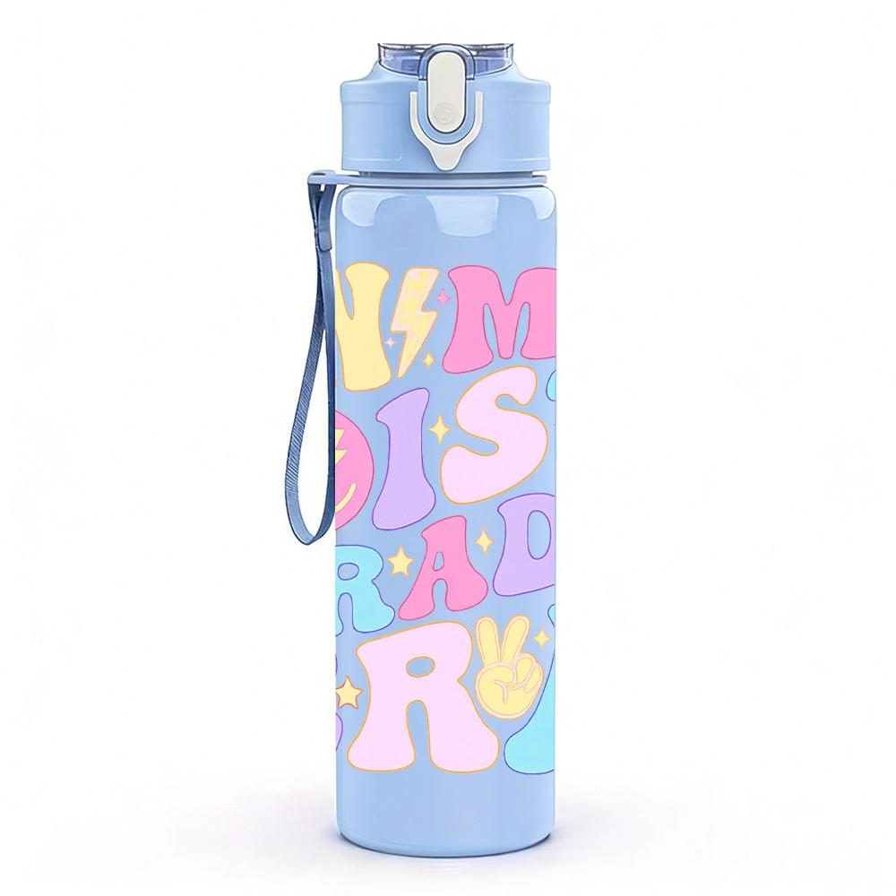 1PC I Am My Older Cras Grade Retro Text Print 750ml Color Plastic Sports Water Bottle Leakproof Flip Straw Lid Suitable for Sports Office Home Use