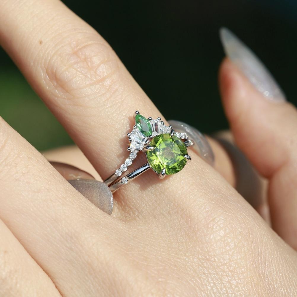 

Женское простое парное кольцо, женское кольцо с зеленым бриллиантом, инкрустированное вручную No. 9