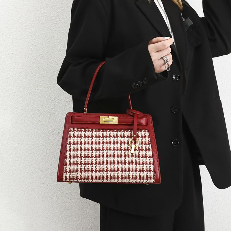 Rote Hochzeits Tasche 2024 neues Modell für Damen, Nischen Braut Tasche, Karomuster Pendler Kelly Tasche, Nischen Tragetasche