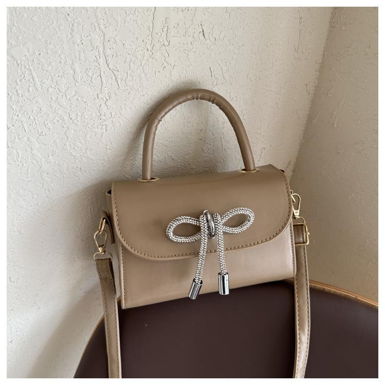 Handgefertigte Schleife 2025 schlicht herbstlich neue Mode einfarbig retro tragbare Schulter Umhänge kleine quadratische Tasche Damen