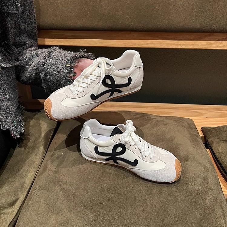 [Shei Su Yinyin] Tilted Head Cute~ Retro Lace-up Casual Sports Little White Shoes Women's Moral Training Forrest Gump Shoes