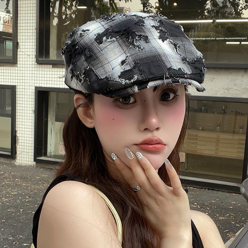 Retro Old Hole Forward Hat Women's Fashion Plaid Beret Reverse Wear Versatile Face Ducktongue Painter Hat