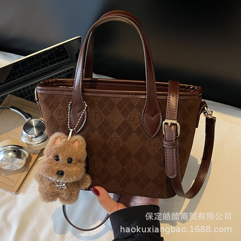 This Year's Popular Bag Women's Autumn and Winter Versatile 2025 New Retro Shoulder Messenger Bag Simple Bucket Bag