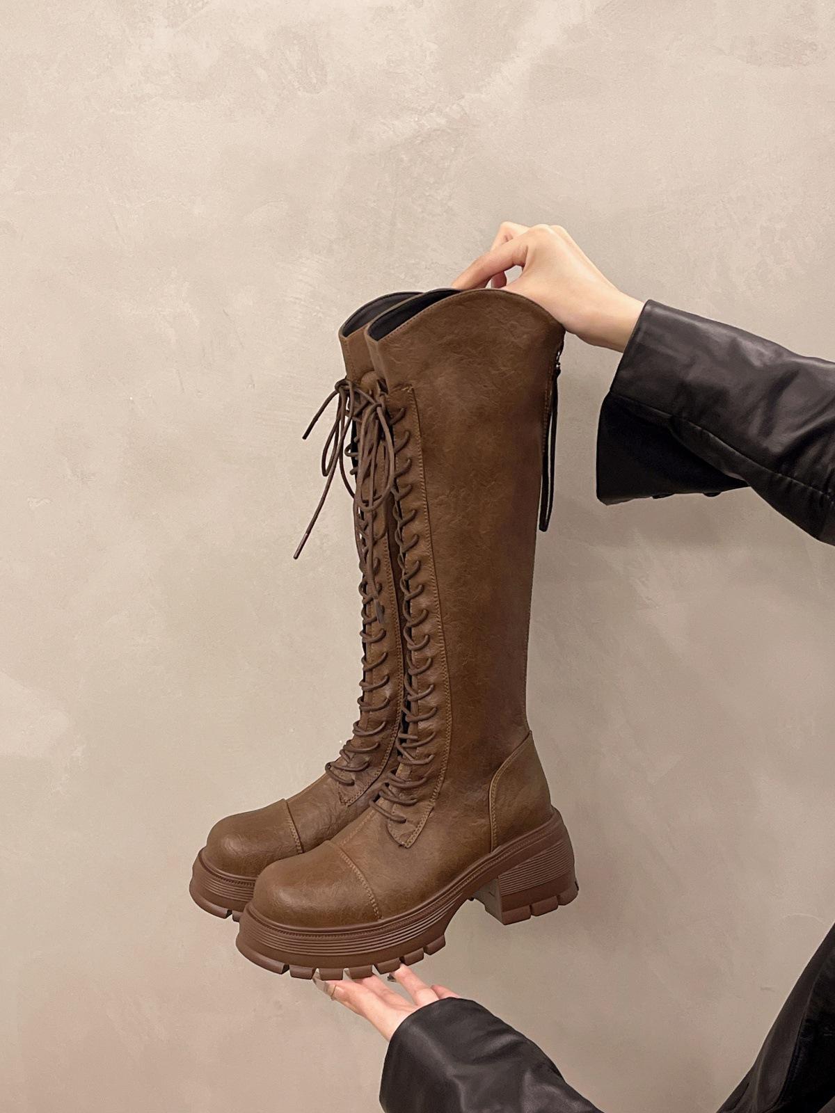 

Женские ботинки на толстой подошве, увеличивающие рост, новые ботинки для верховой езды до колена на шнуровке, ботинки с высоким верхом, стройнящие фигуру, для женщин на осень 2025 года 40 коричневый