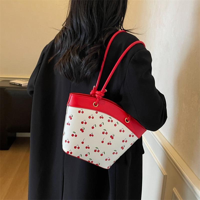 New Cherry Portable Oblique Span Bag Large Capacity Cute Versatile Premium Commuter Shoulder Bucket Bag