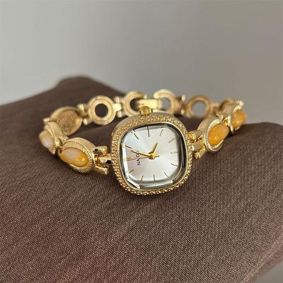 Colored Gemstones Ladies Watch Elegant Bracelet Watch New Quartz Watch  for Women