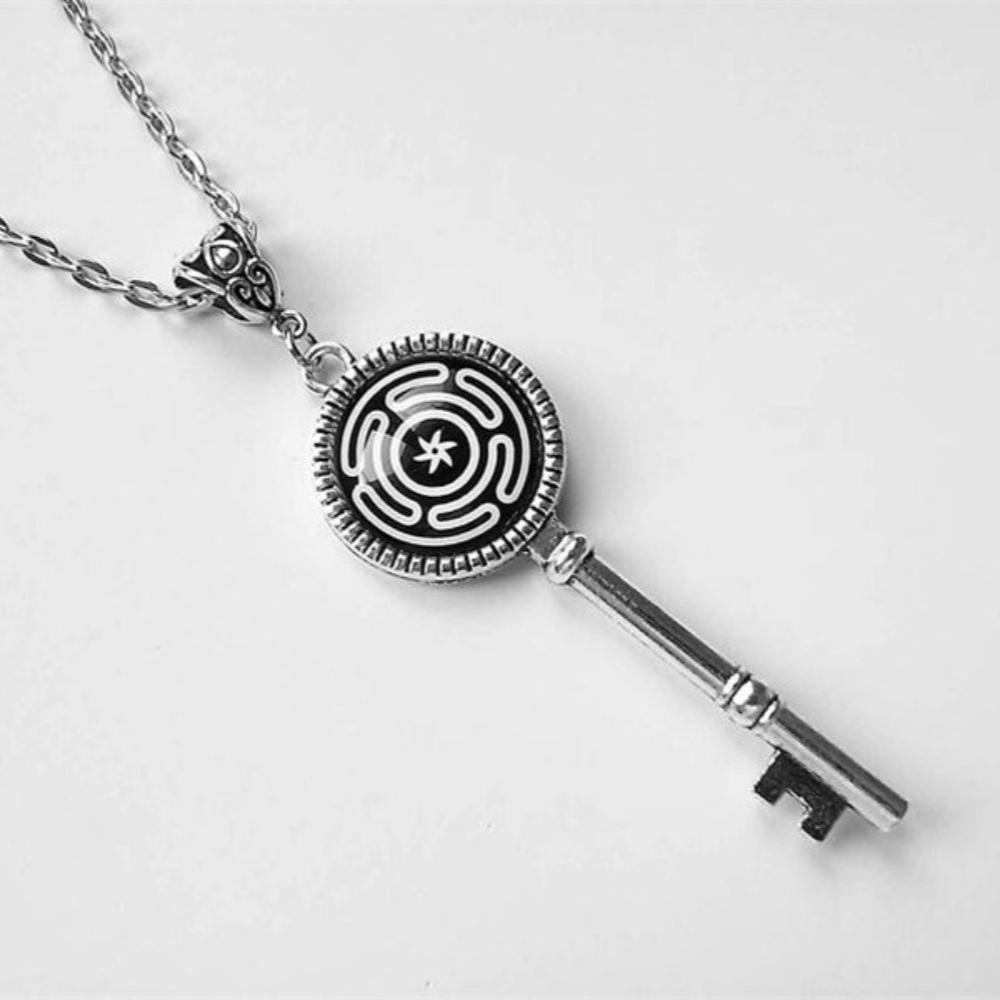 Retro Classic Black Solomon Magic Array Pattern Key Pendant Necklace for Women Men Halloween Party Jewelry Accessories Gifts