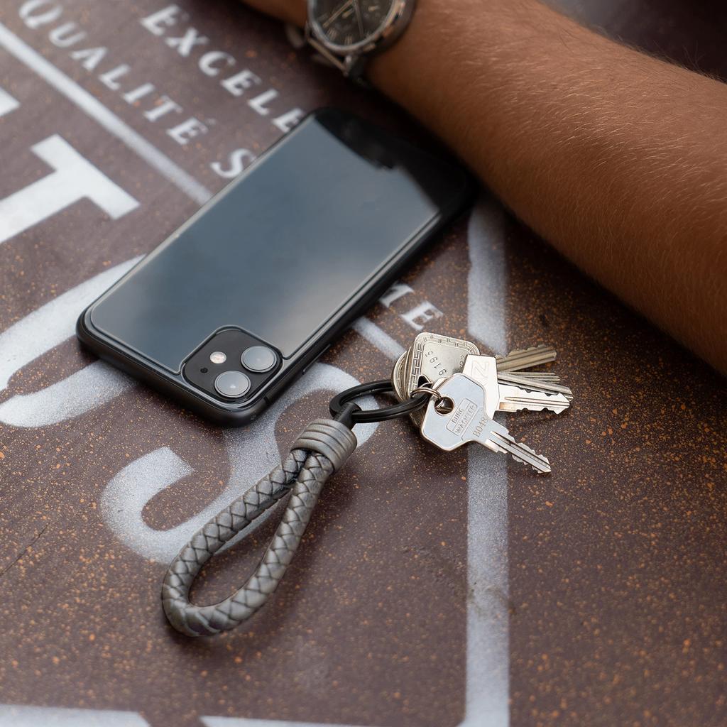 PU Car Key Ring with Stainless Steel Key Ring Extra Ring for Small Keys Perfect for House Keys Comes with Gift Box for Men and Women [SERASAR] - -