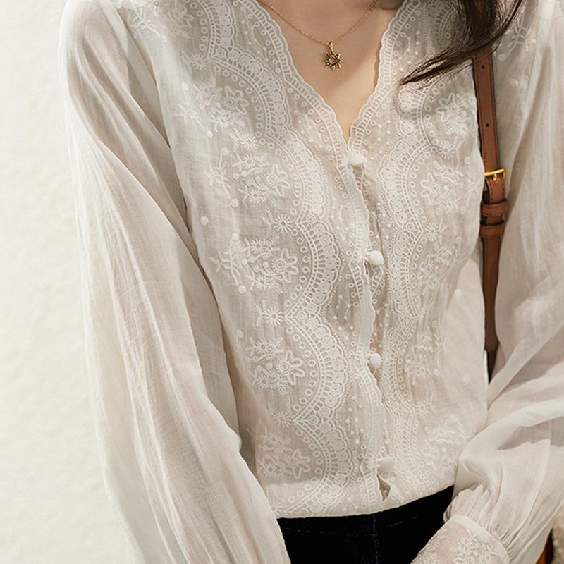 Women's Spring Design Embroidery Shirt Straight V-Neck Temperament Flared Sleeve Top