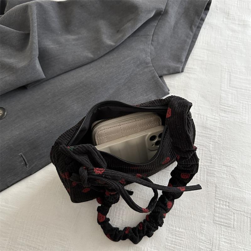 Cute strawberry women's bag women's new trendy versatile underarm bag fashionable high-end textured shoulder bag