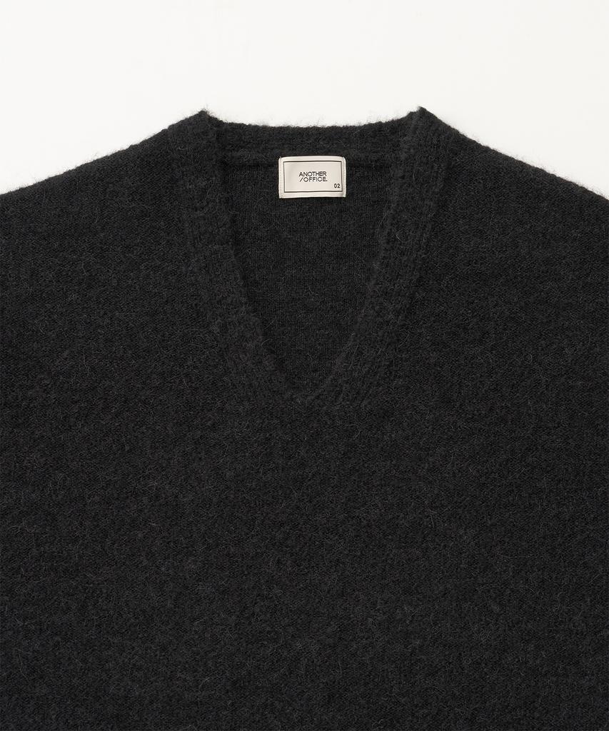ANOTHER OFFICE Current V-Neck Knit (Coal)