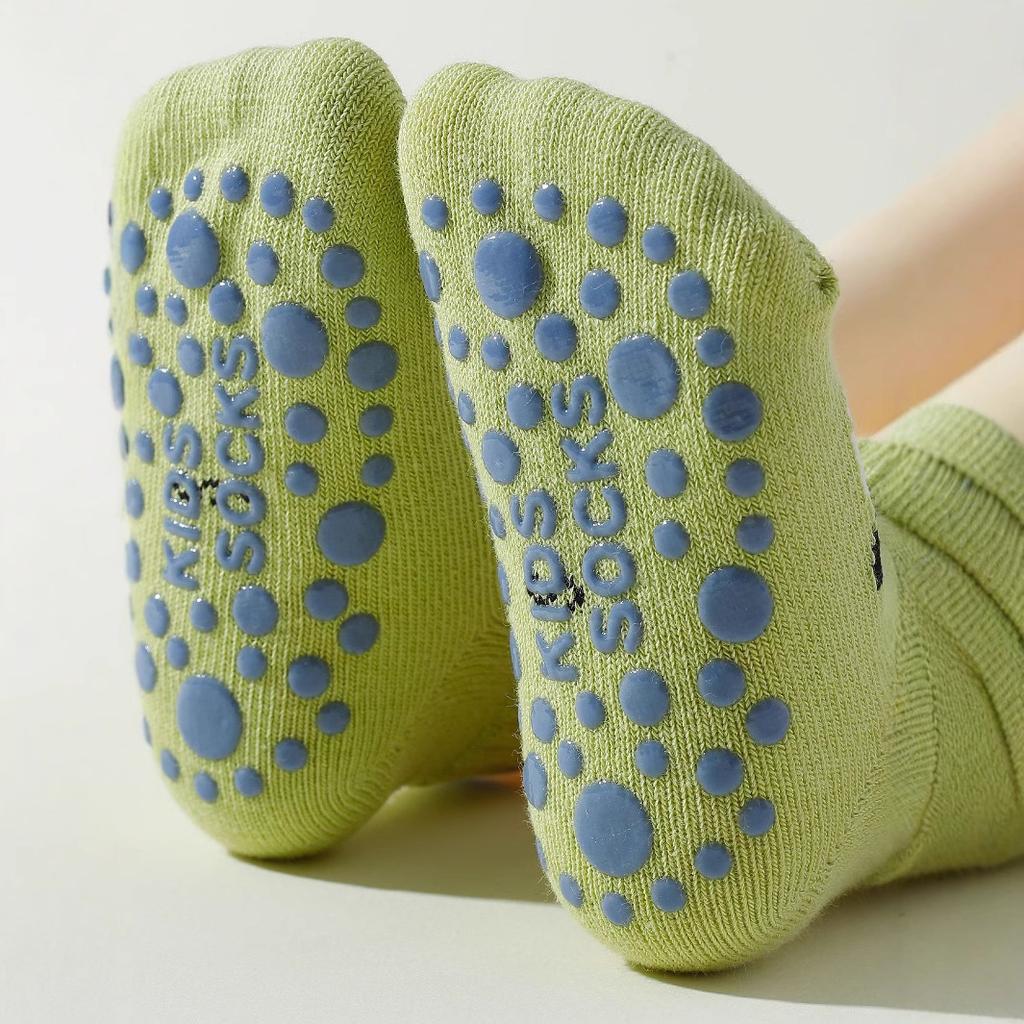 Rutschfeste Kleinkindsocken (0-5 Jahre) mit Silikonnoppen für Indoor-Hüpfen und Yoga, weiche Baumwollsocken mit Tiermotiven, 6 Paar