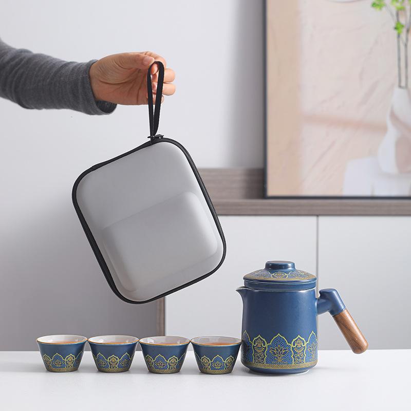 Cestovní čajová souprava jako firemní dárek, jedna konvička a čtyři šálky pro otce, bankovní klienty a jako luxusní suvenýr na firemní výroční schůzi