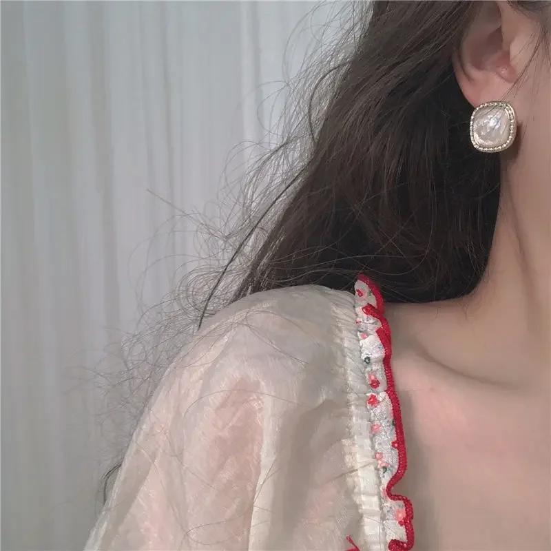 Vintage Hong Kong Style Earrings White Shell Fragments Square Gemstone Earrings Female 925 Silver Needle Earrings Korean Earring