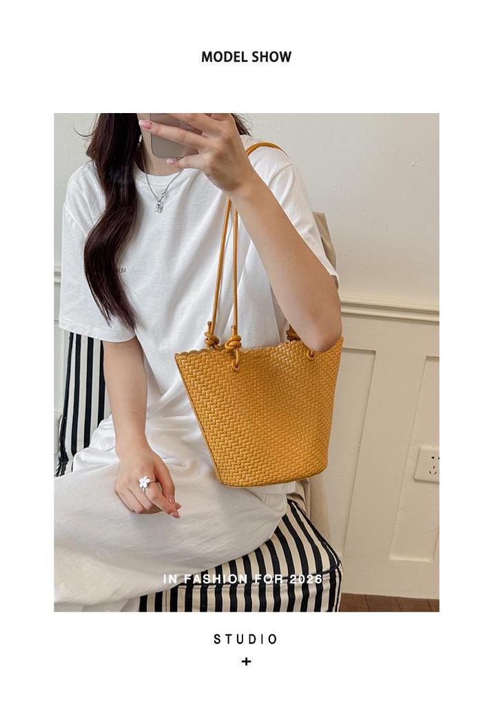 Women's High-End Woven Bucket Bag – 2026 Summer Collection: Chic, Versatile, and Perfect for Commuting