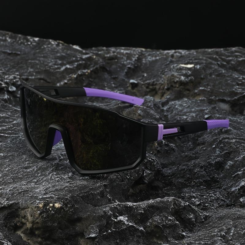 A Pair of Full Frame One Piece Unisex Decorative Fashion Glasses