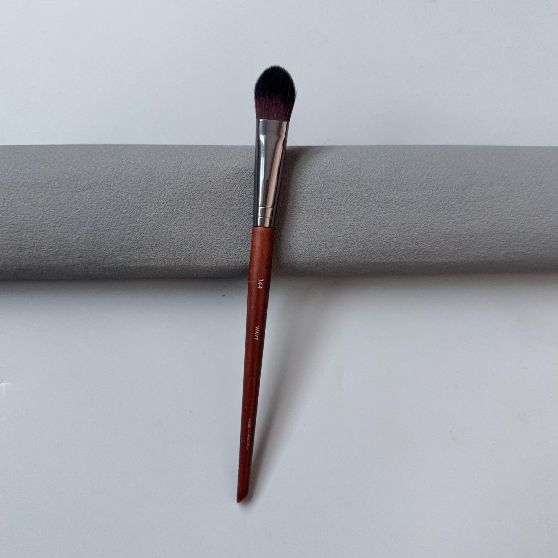 

Полный набор кистей для макияжа серии MF: Пудра, Румяна, Тональный крем, Хайлайтер, Тени для век, Подводка для глаз, Кисти для губ, Кисти для бровей.