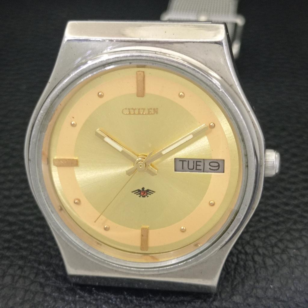 CITIZEN AUTOMATIC 8200 JAPAN MENS VINTAGE GOLDEN COLOR DIAL WATCH a702755-1 R210-a702755