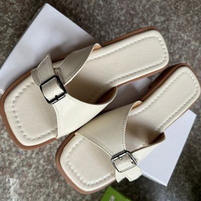 Sapatos de mulher – Sandálias