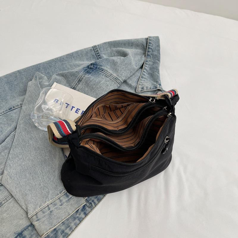 Simple and lightweight casual nylon bag cross-border new commuting fashion large-capacity shoulder bag small square bag messenger bag