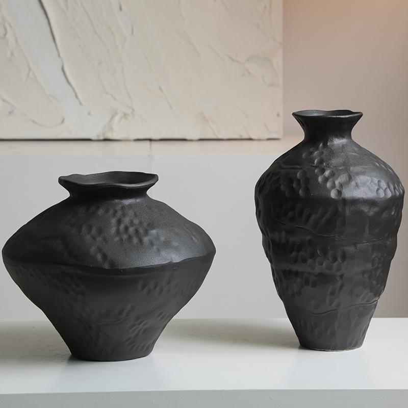 Wabi-Sabi Black Pottery Jar: Zen-style Retro Ceramic Vase for Tea Rooms and Hotels