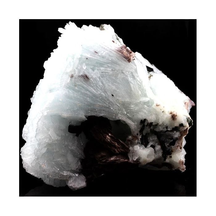 Pierres et Minéraux. Cleavelandite + Tourmaline. 7383.5 ct (1.47 kg). Pederneira mine, Minas Gerais, Bresil.