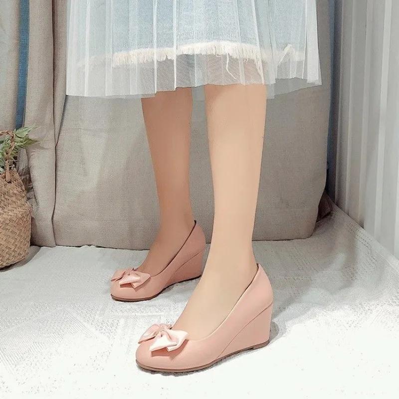 Schuhe für Damen 2026 Mode Sommer Neu Schmaler Ausschnitt Damen High Heels Runde Spitze Keilabsatz Schmetterlingsknoten Damenschuhe